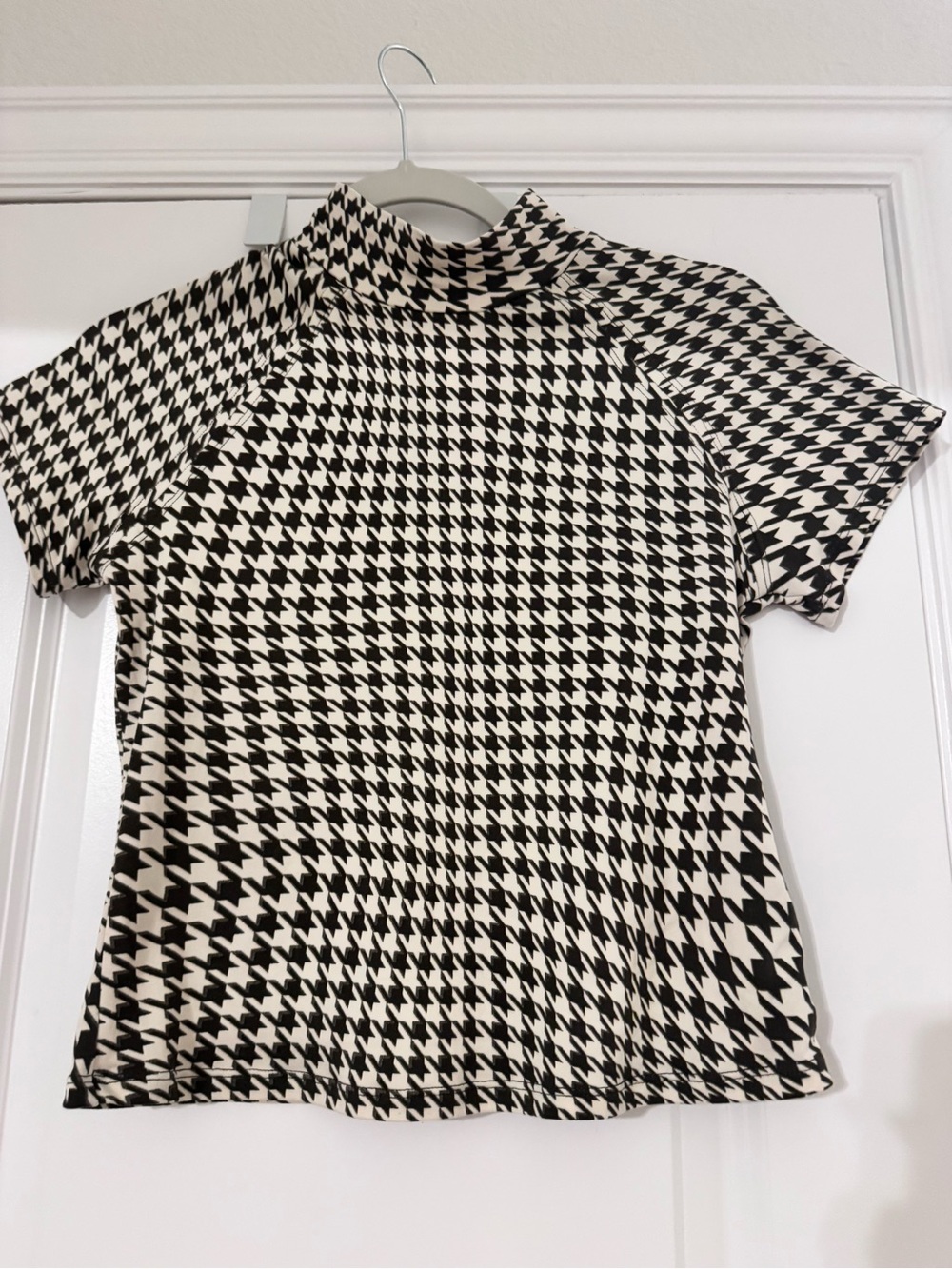Belle Du Jour Black & White Houndstooth Mock Neck Top